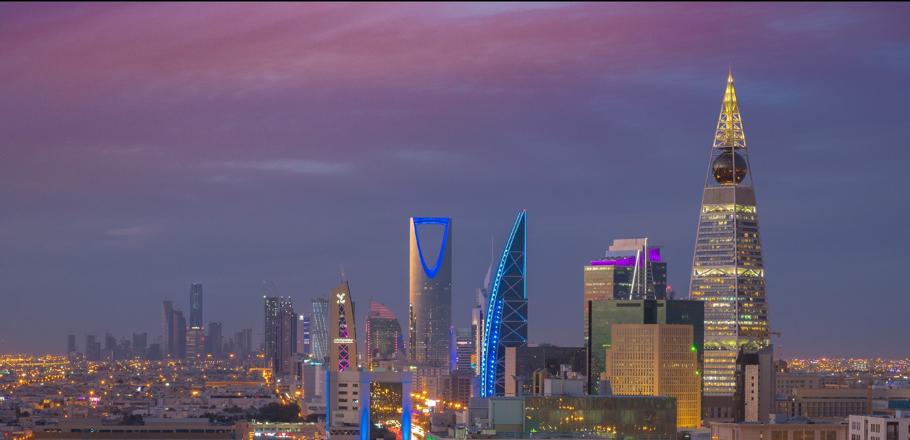 أفق مدينة الرياض ليلاً